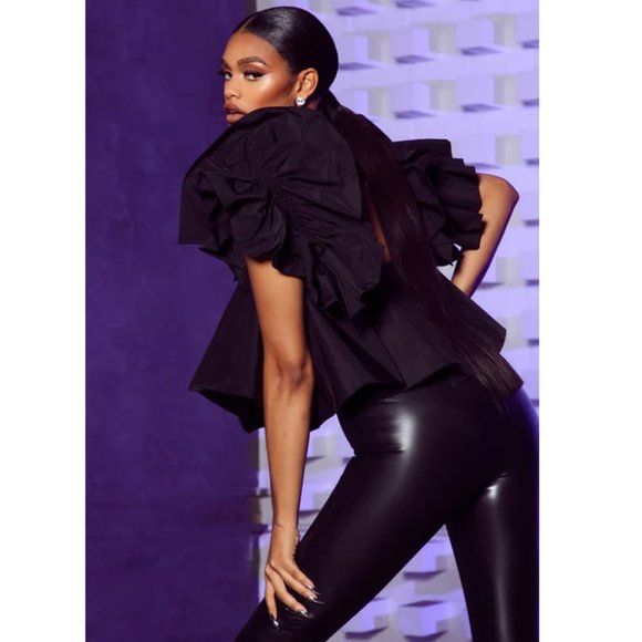 💥STUNNINGLY BEAUTIFUL💥 Ruffle Trim Corset Top in Black - Picture 5 of 15